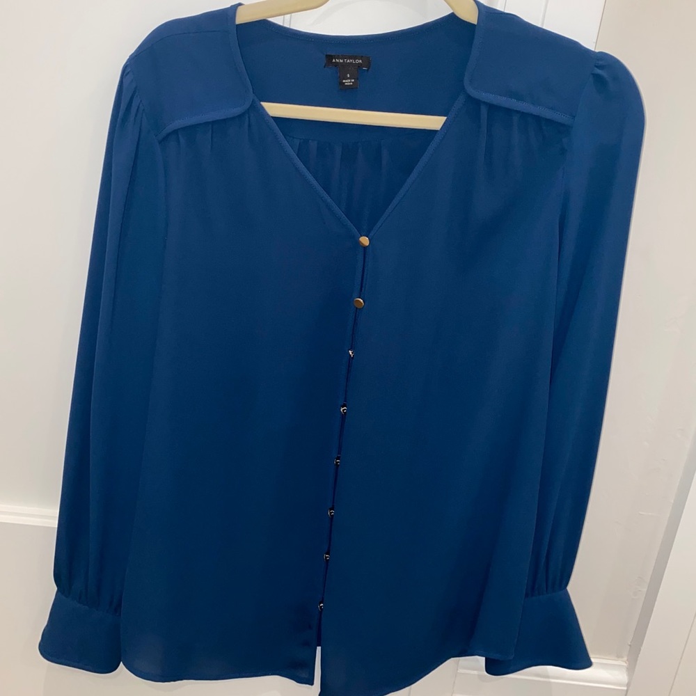 Ann Taylor Blue/Teal color blouse -beautiful 💙